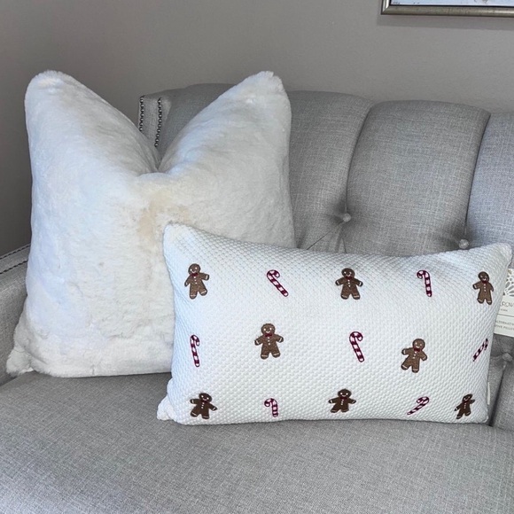 2-NWT CYNTHIA ROWLEY EMBROIDERED GINGERBREAD AND CANDY CANE HOLIDAY PILLOW - Picture 9 of 12